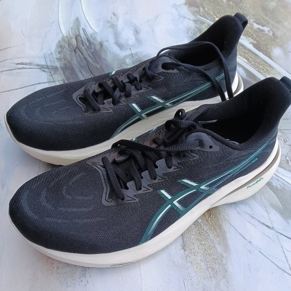 Women's sneakers, by Asics